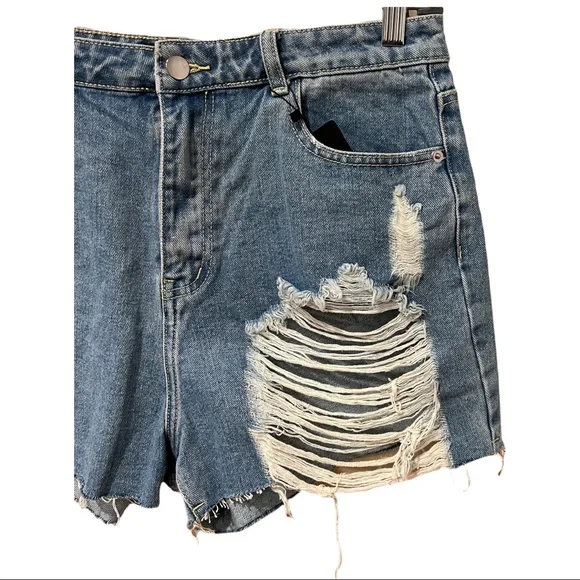 PrettyLittleThing Vintage Wash Distressed Denim Mom Shorts (12) - Picture 8 of 13